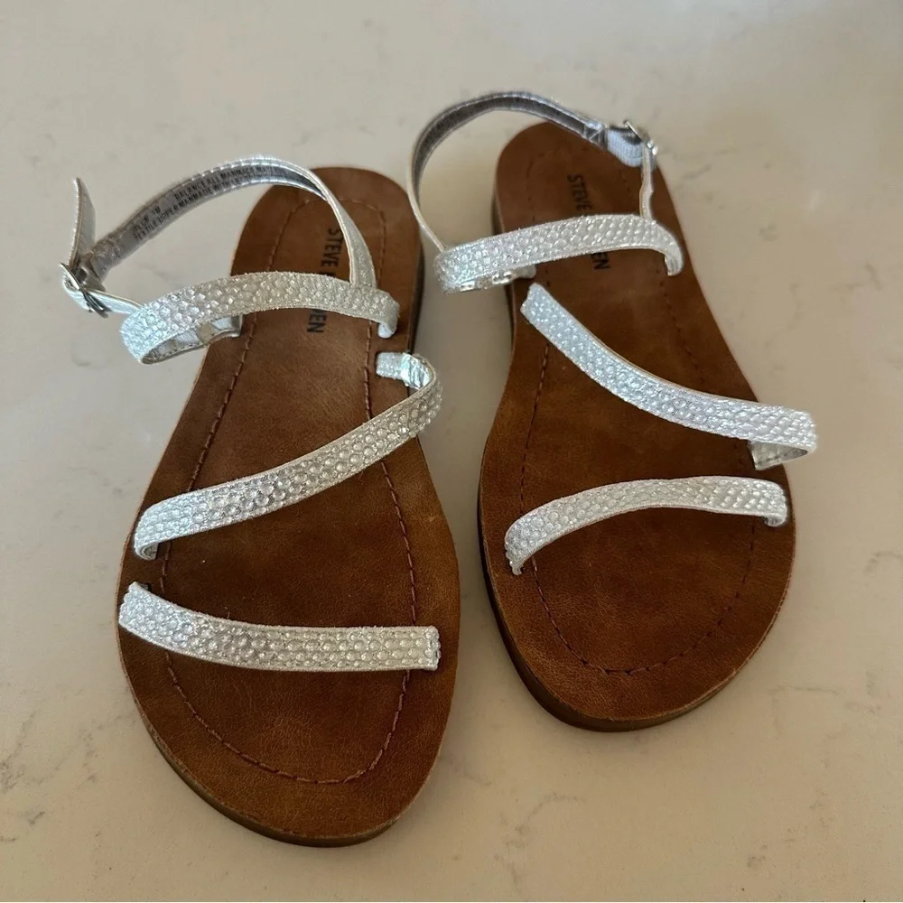 Steve Madden Girl’s Plum Strappy Memory Foam Sandal in silver Size: 1